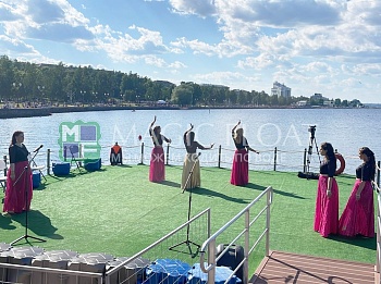 Floating platform for Karjalan lauttu Festival
