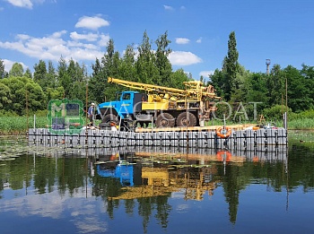 Floating platform for drilling on the water